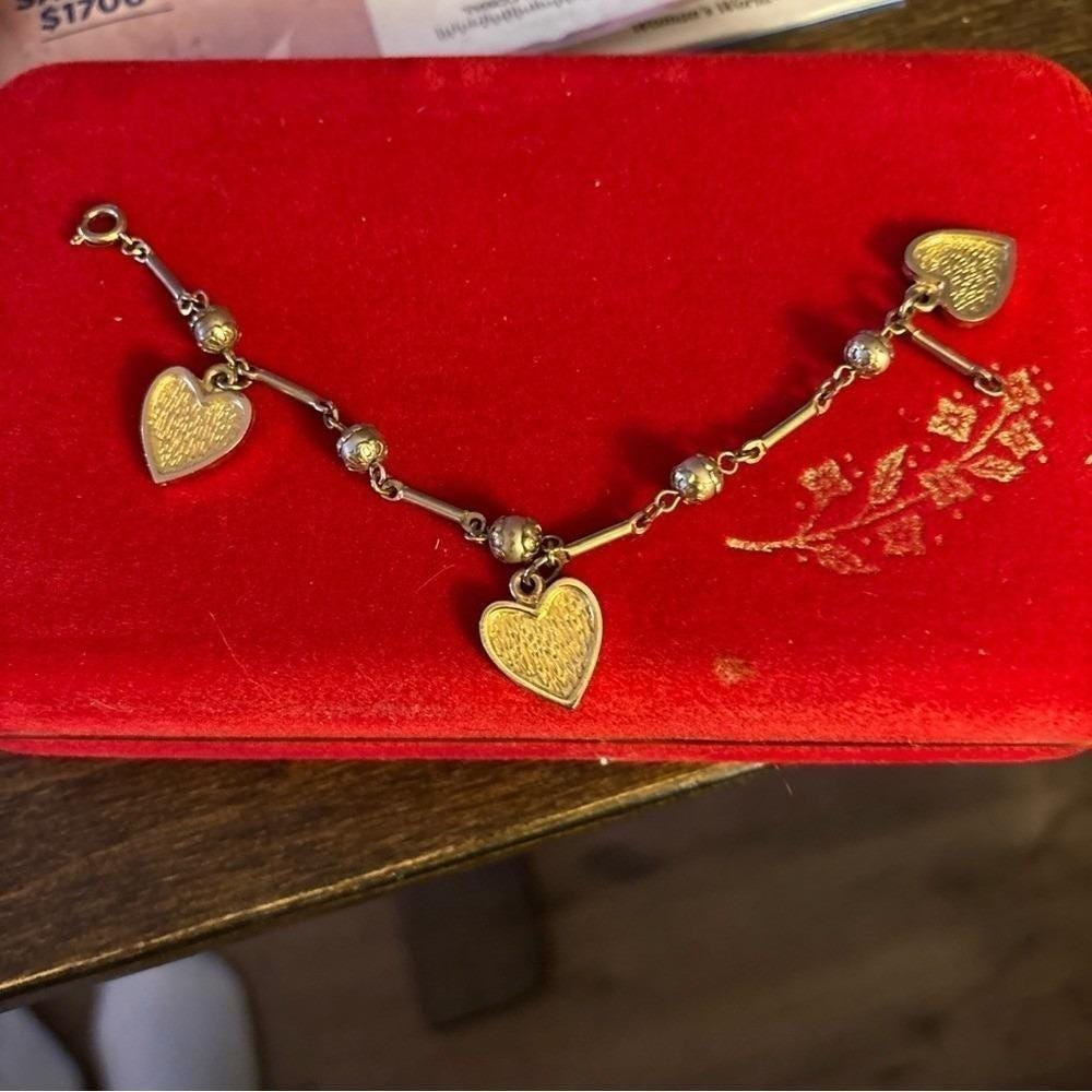 VTG Gold Tone Charm Bracelet Textured Heart & Bead Charms w/Jewelry Box